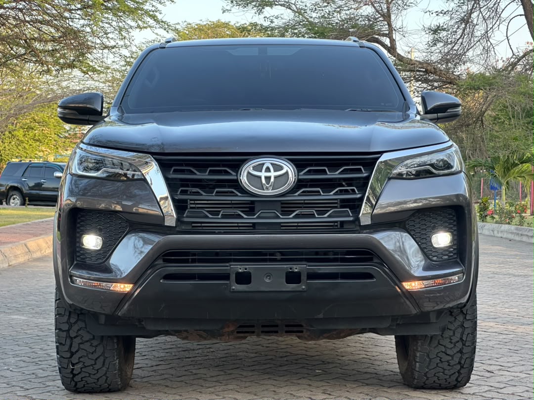 TOYOTA FORTUNER